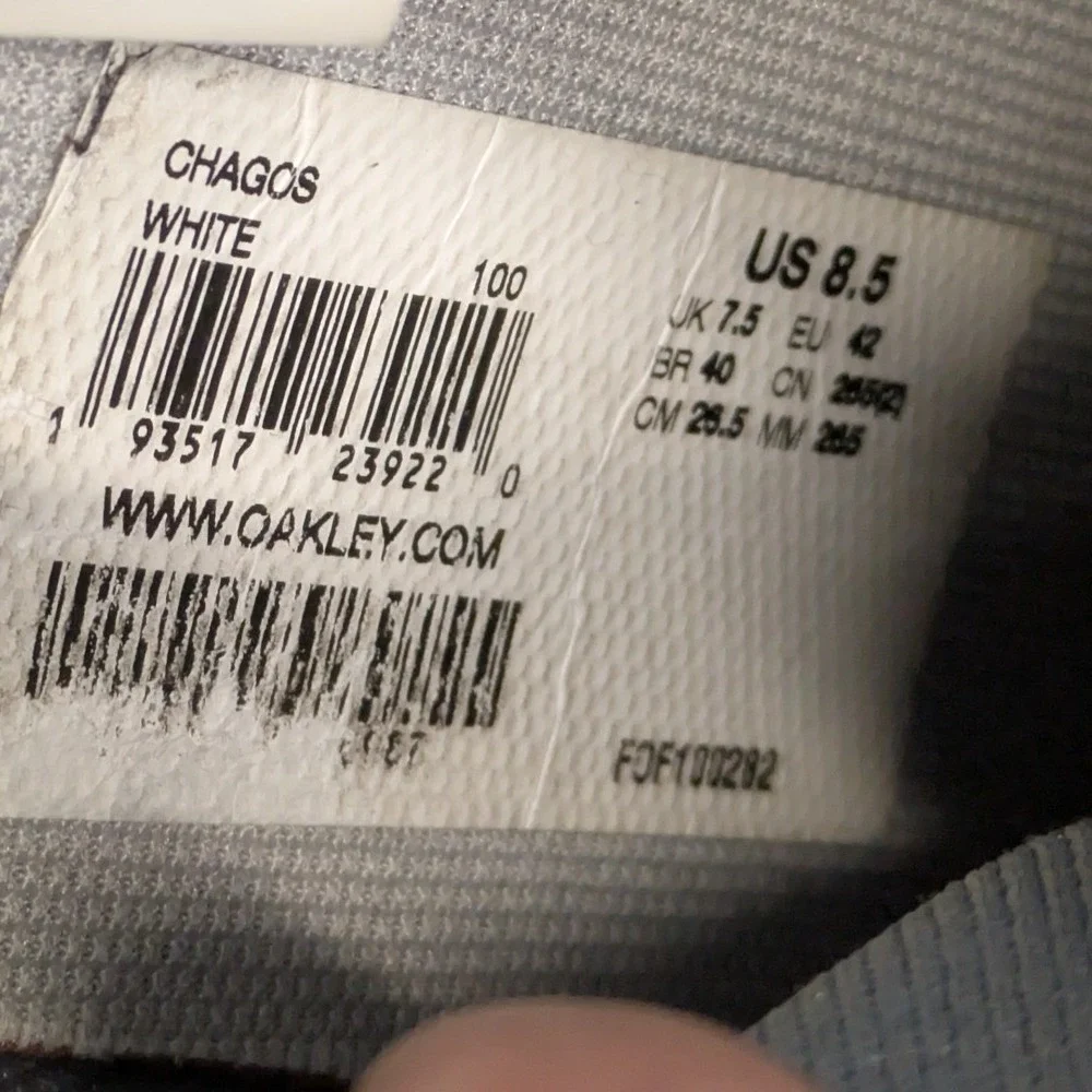 Oakley Chagos Men's‎ Size 8.5 White Knit Mesh Running Training Shoes